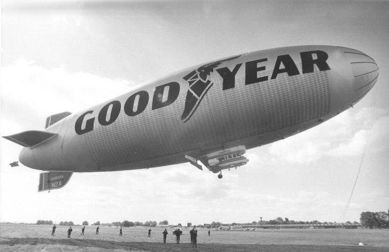 Traversée de l'Europe de 1981 à 1986 en suivant ce dirigeable unique en Europe. Au départ de Rome, de mars à octobre
Crossing Europe on this unique airship. Departure from Rome every year 1982 til 1986. Will be translate in italian and english end of 202